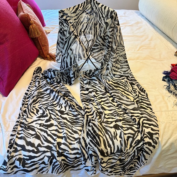 Christian Chenail Women's Zebra Print Scarf / Wrap - Picture 1 of 3